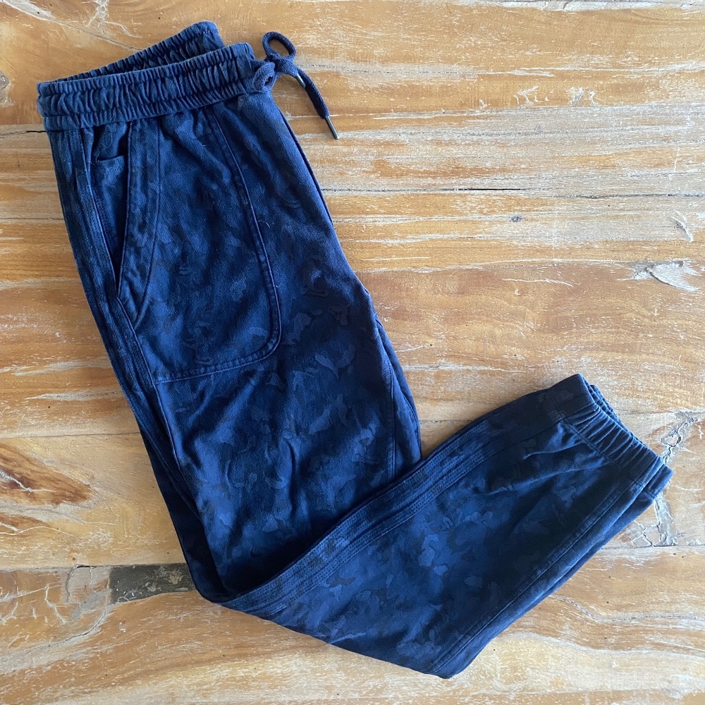 ATHLETA Joggers Pants Farallon Stratum Camo Blue Cotton Pockets Women's Size 6